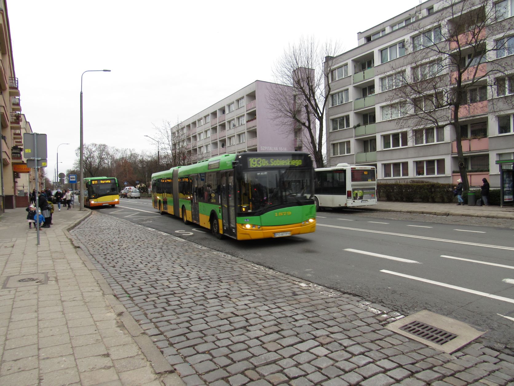 Awaryjna naprawa nawierzchni przystanków Żeromskiego w weekend 2-3 marca: autobusy będą się zatrzymywały na tymczasowych przystankach przy jezdni 