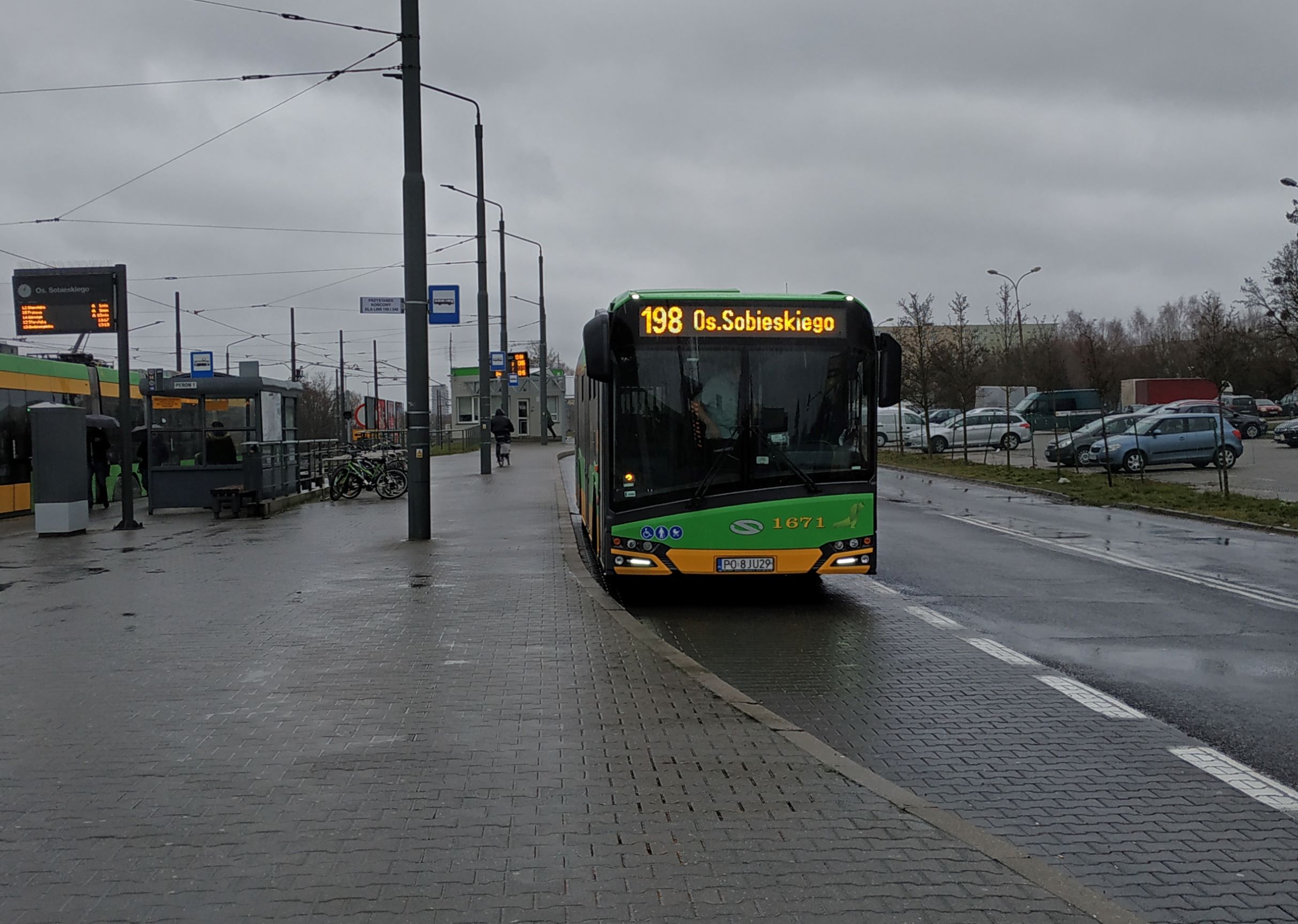 Linia nr 198 – zmiana nazwy przestanku autobusowego na Kampusie UAM Morasko. Zamiast UAM Wydział Historyczny będzie przystanek UAM Wydział Historii