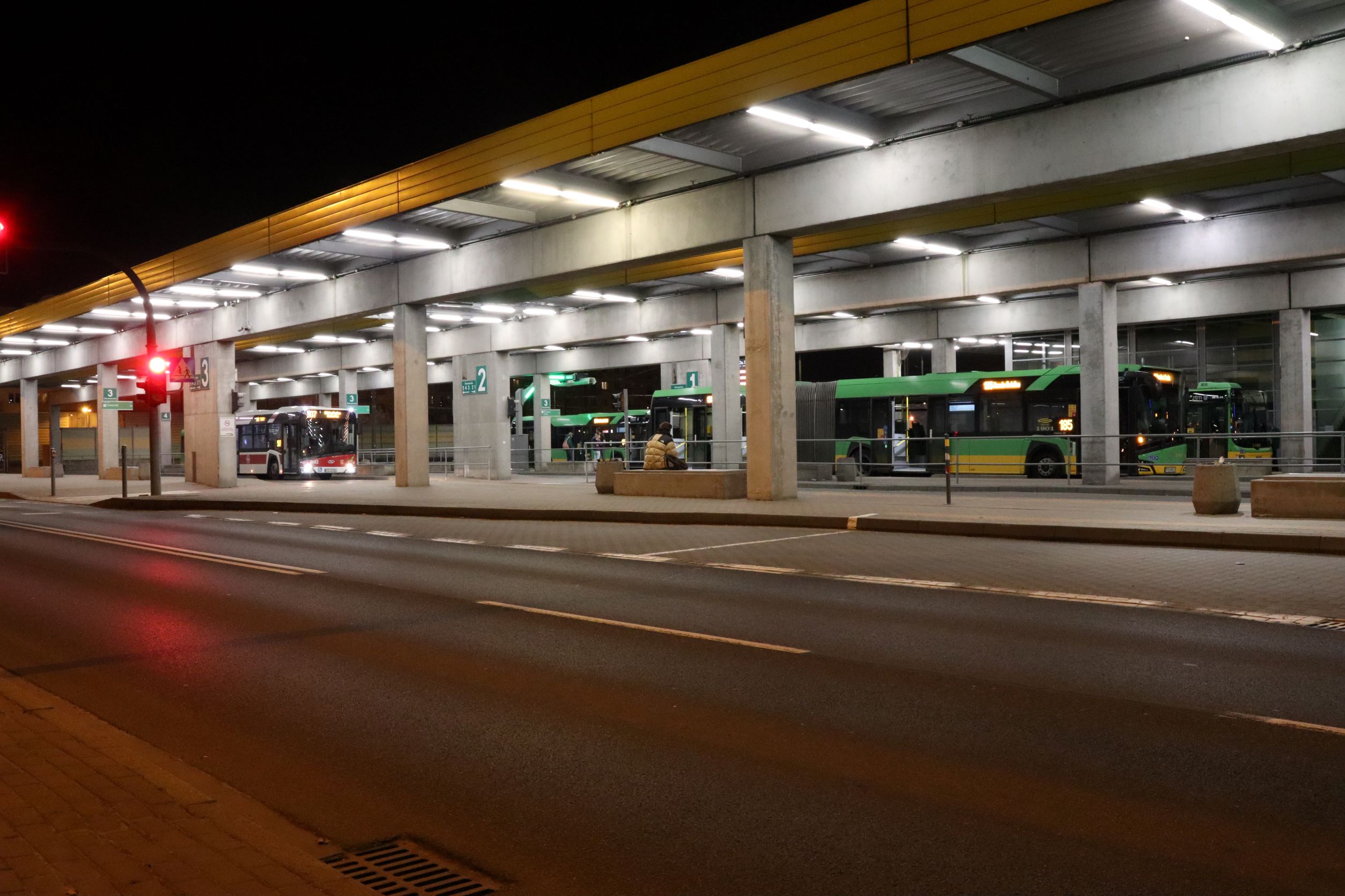 Dworce Os. Sobieskiego i Górczyn PKM: nowe przypisanie linii autobusowych do stanowisk odjazdowych na peronach od 1 lutego (wtorek)