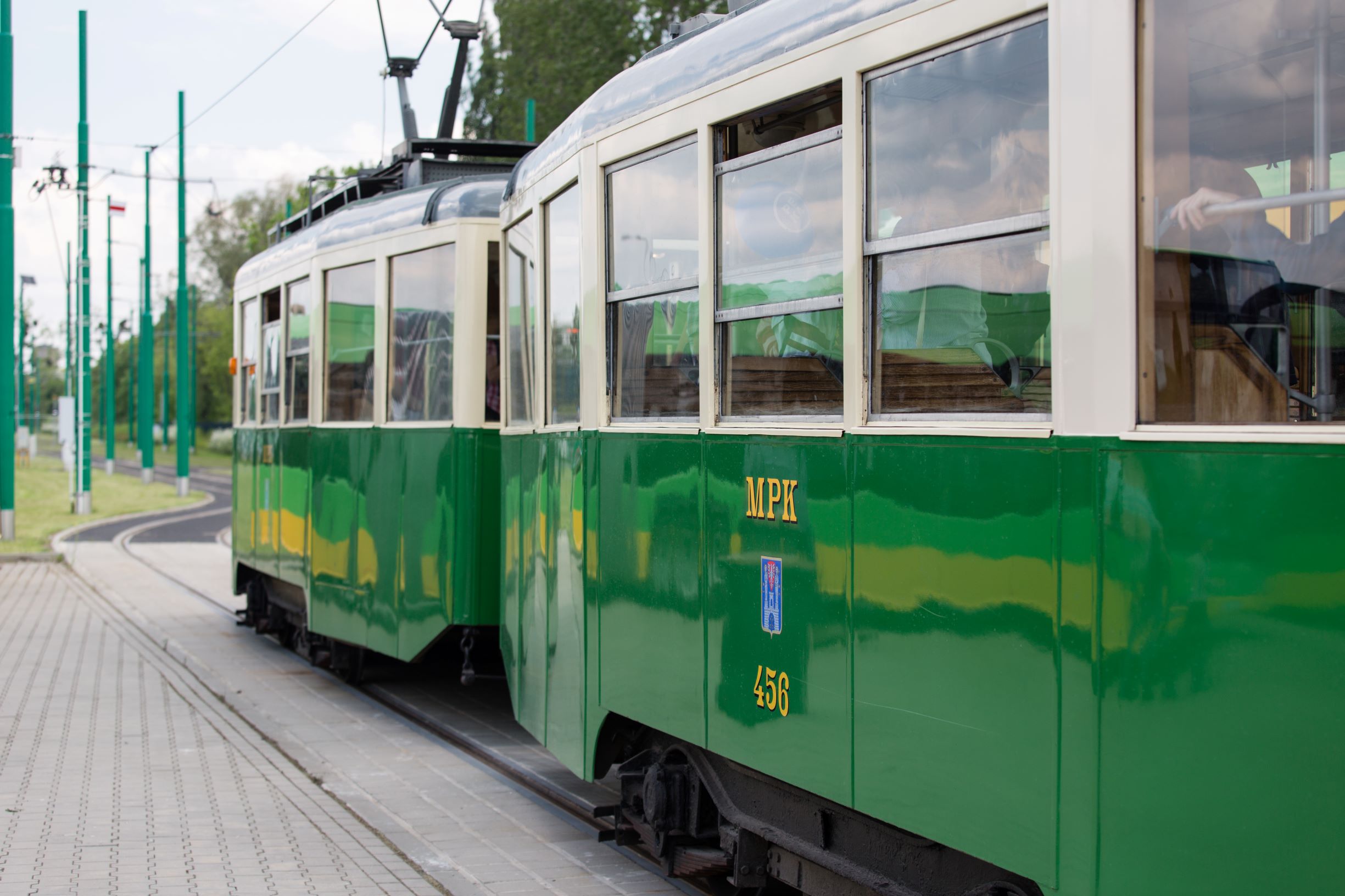 Już od połowy maja będzie można zwiedzać miasto na pokładzie zabytkowego tramwaju lub autobusu