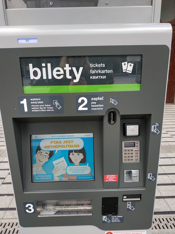 Pasażerowie mogą korzystać z nowego biletomatu stacjonarnego na przystanku autobusowym Aleje Solidarności