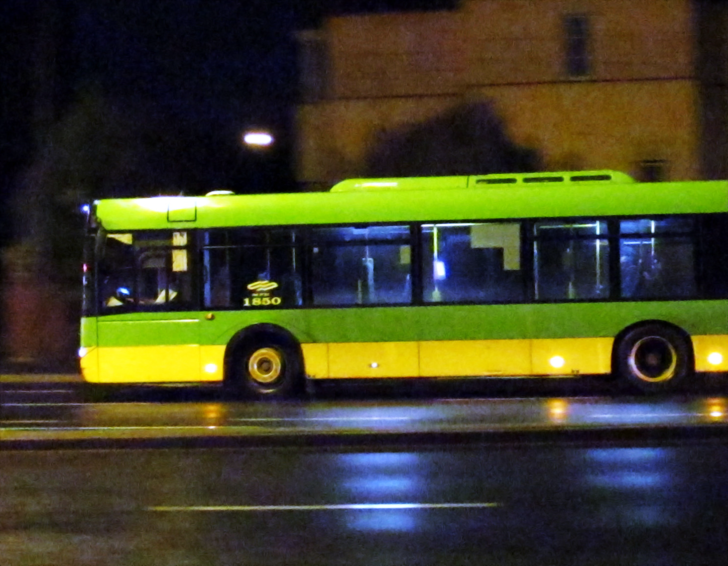 Linie nr 232, 238, 249 i 252 – zmiana lokalizacji przystanku „Rondo Kaponiera” od nocy z 21 na 22 grudnia
