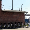 Stacja Lubońskiego Roweru Miejskiego koło stacji kolejowej
