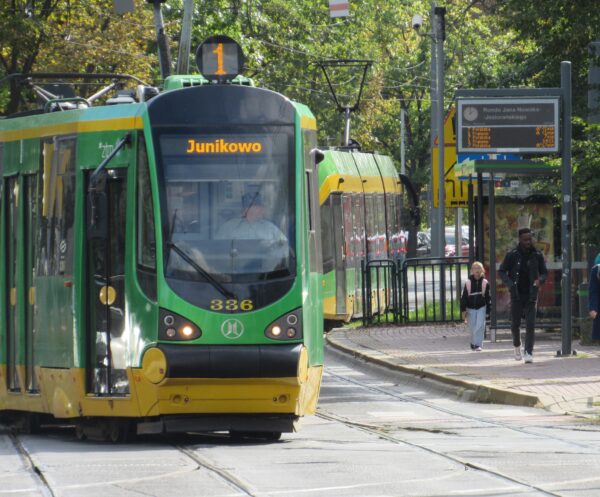Tramwaj linii nr 1 jadący w kierunku Junikowa
