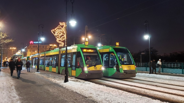 Tramwaje na Moście Teatralnym - zima w Poznaniu