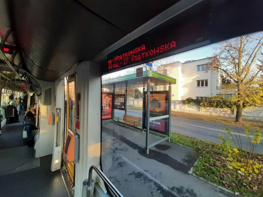Wnętrze tramwaju nr 11
